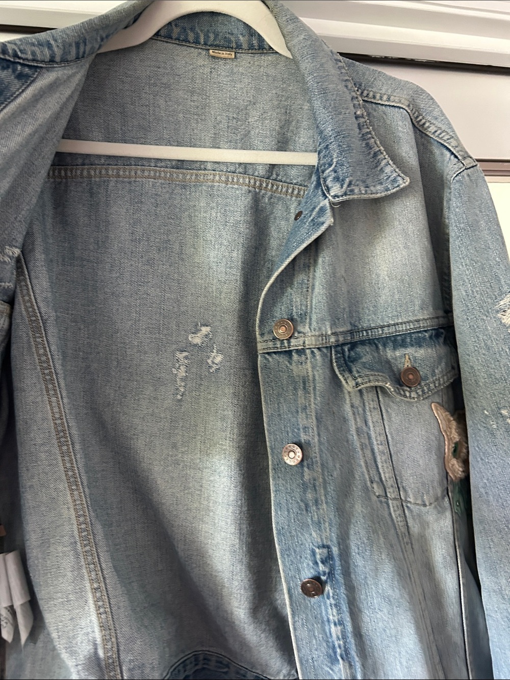 Gucci Light Wash Denim Jacket with Embroidered Cat Patch - Picture 12 of 16